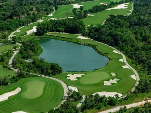 エシュリ・ウンハウ・コルフコース (Eschuri Vung Bau Golf Course)