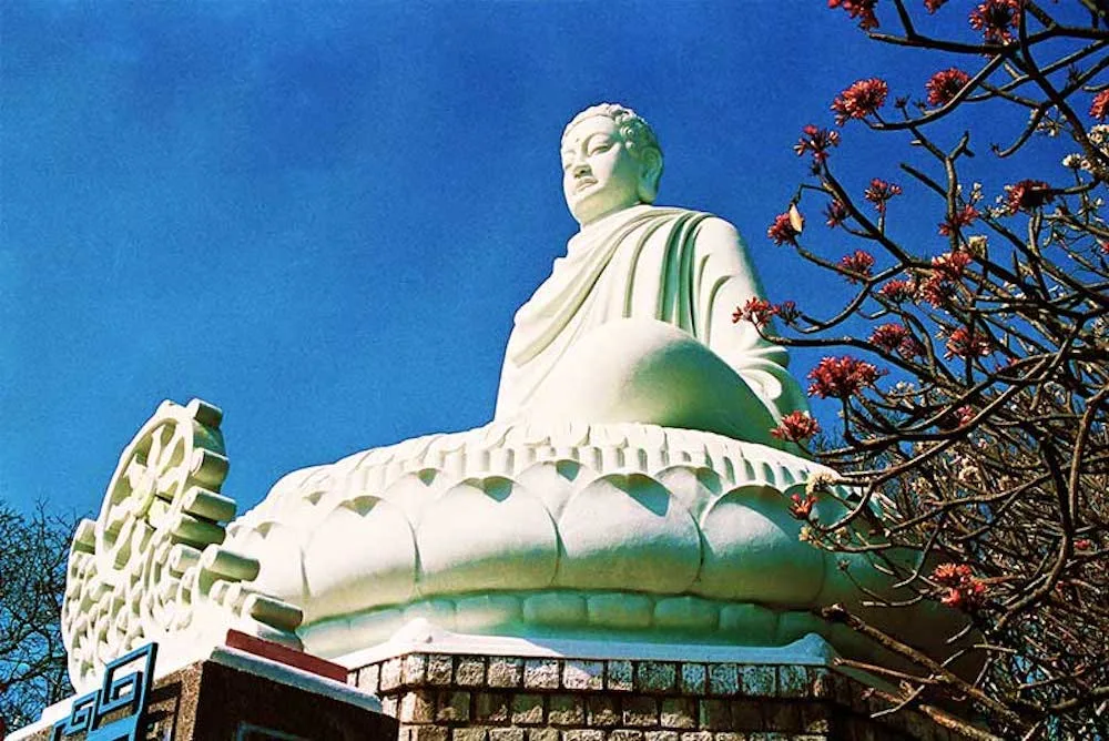 シャカ仏台寺 (Thich Ca Phat Dai)