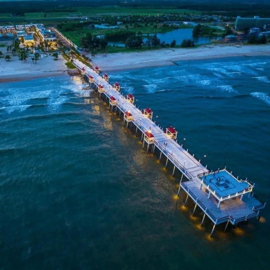 ハンプトンズ・ピア（ホートラム海上遊歩道橋） (Hamptons Pier)