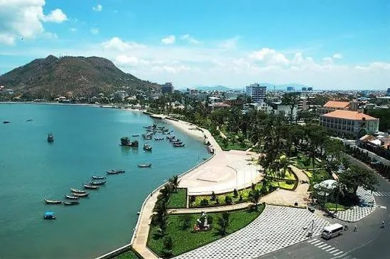 フロントヒーチ公園 (Cong vien Bai Truoc)